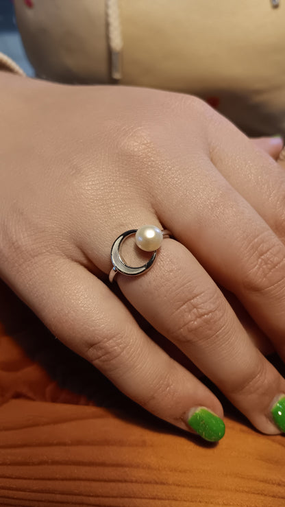 Ring mit Perle & Mondsymbol