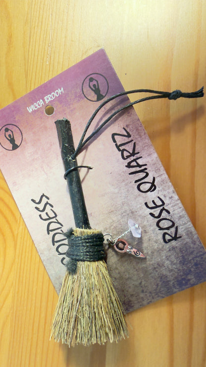 Mini Hexenbesen mit Rosenquarz